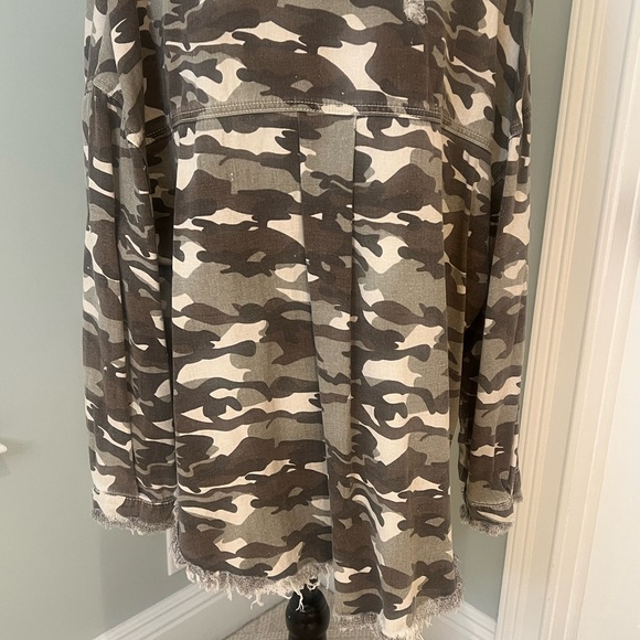 NWOT POL Camouflage Shacket | Size M | Fringe Edges | Distressed - Picture 3 of 12